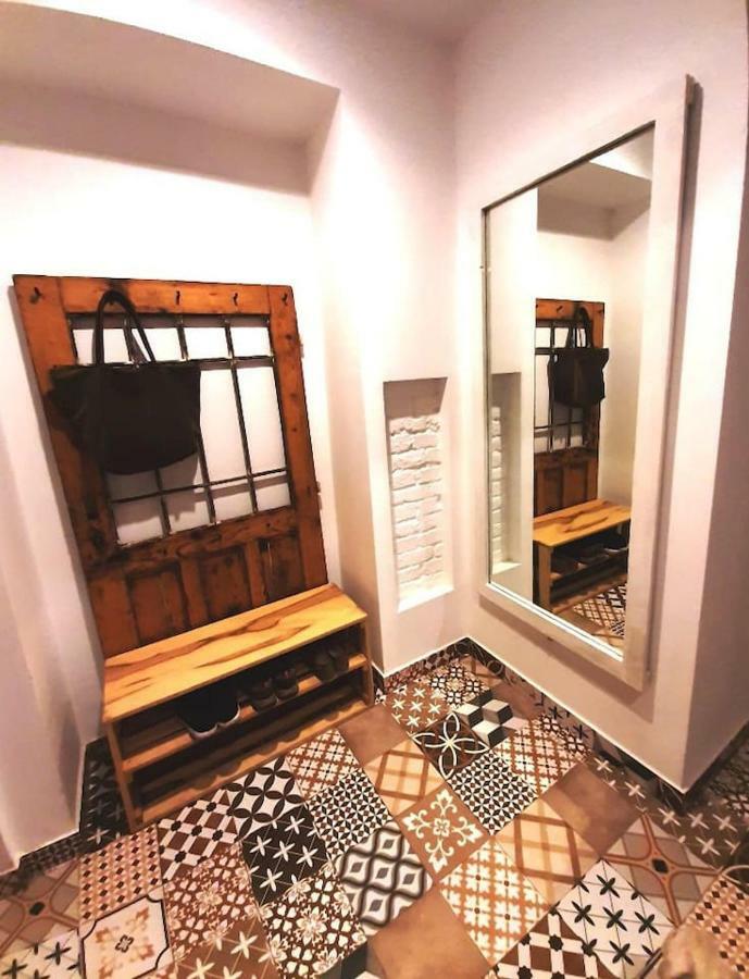 2 Bedroom Near Heroes Square
