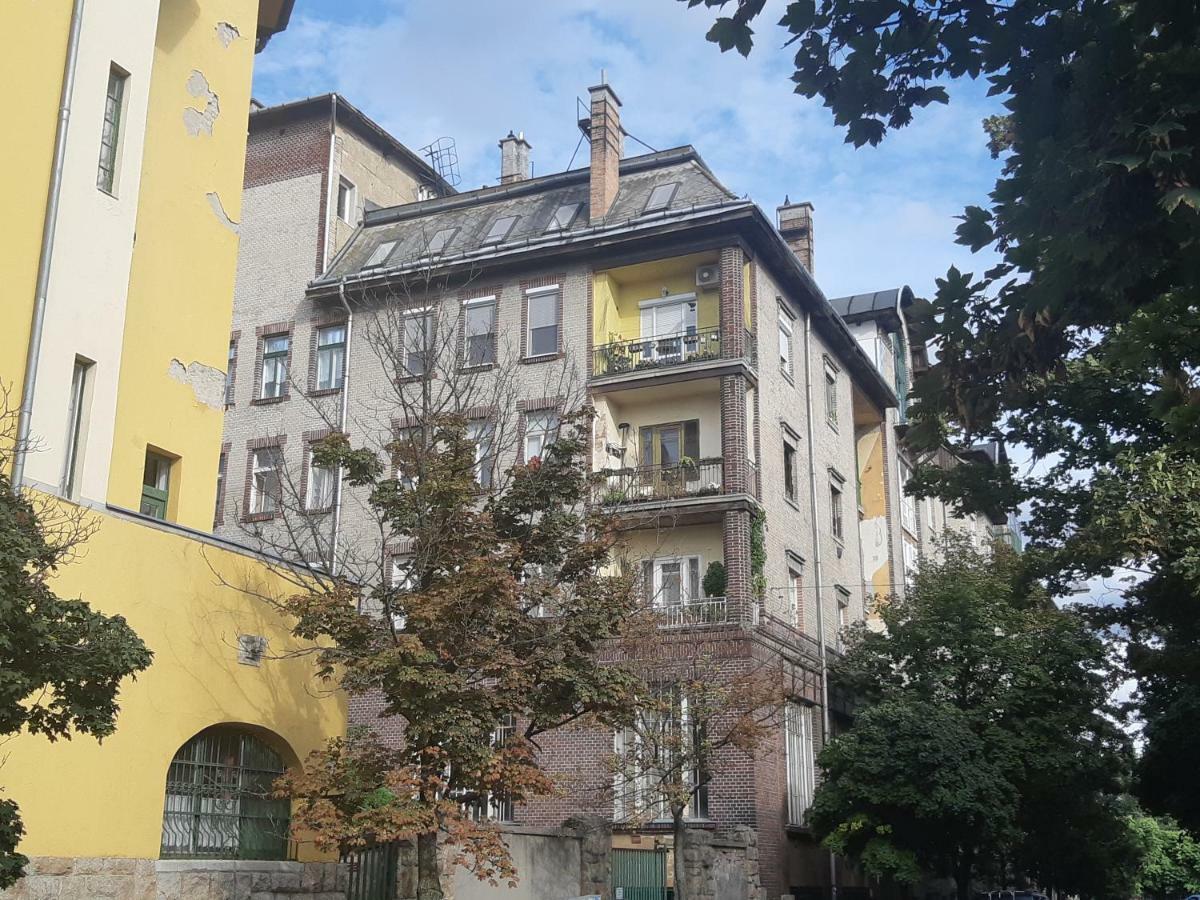 2 Bedroom Near Heroes Square