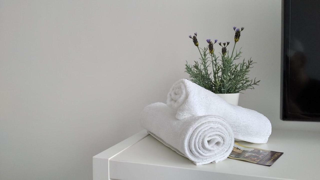 White Almond Apartamento