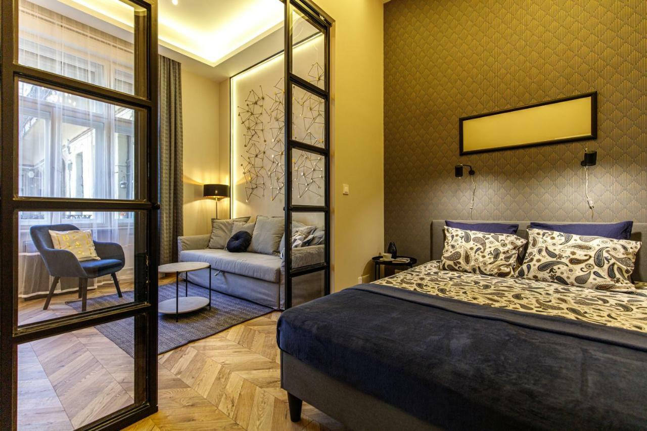 E13 - Elegant * Budapest