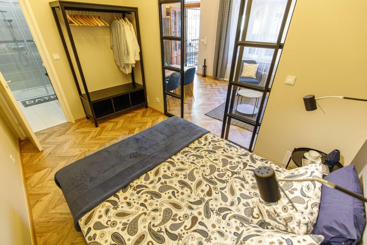 E13 - Elegant Apartment *
