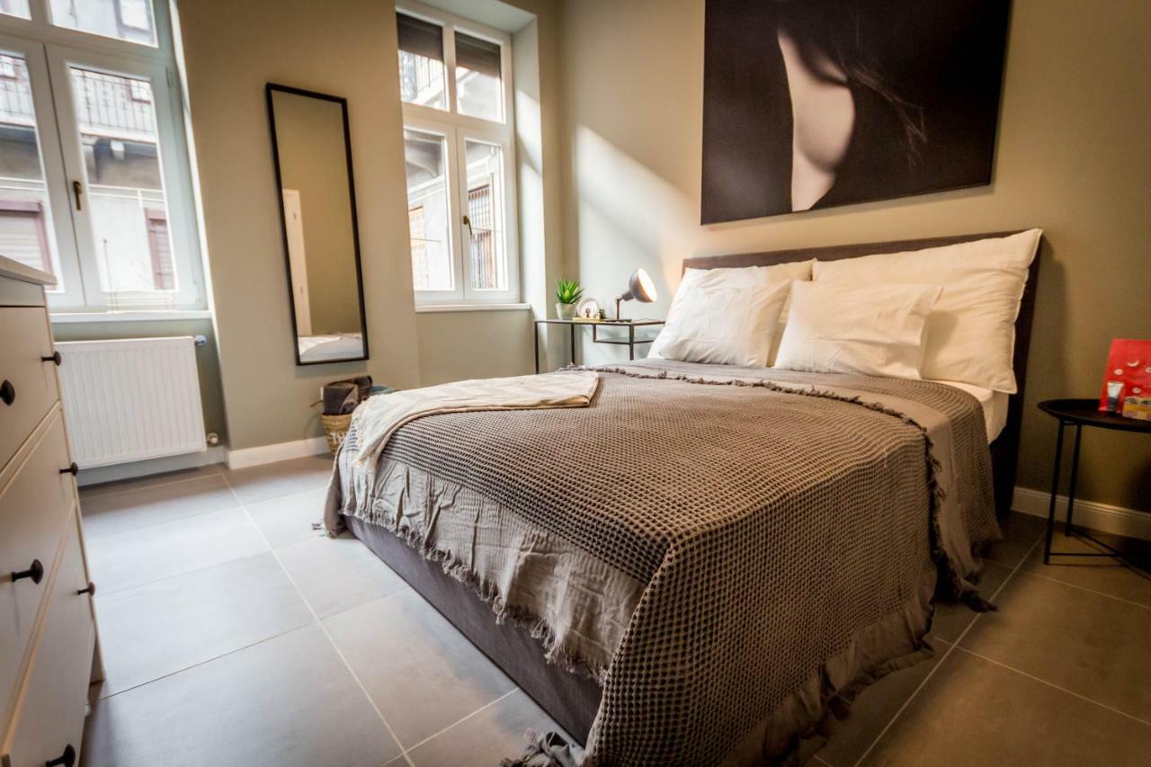 Brand New Amazing Apt. In The Heart Of Apartment