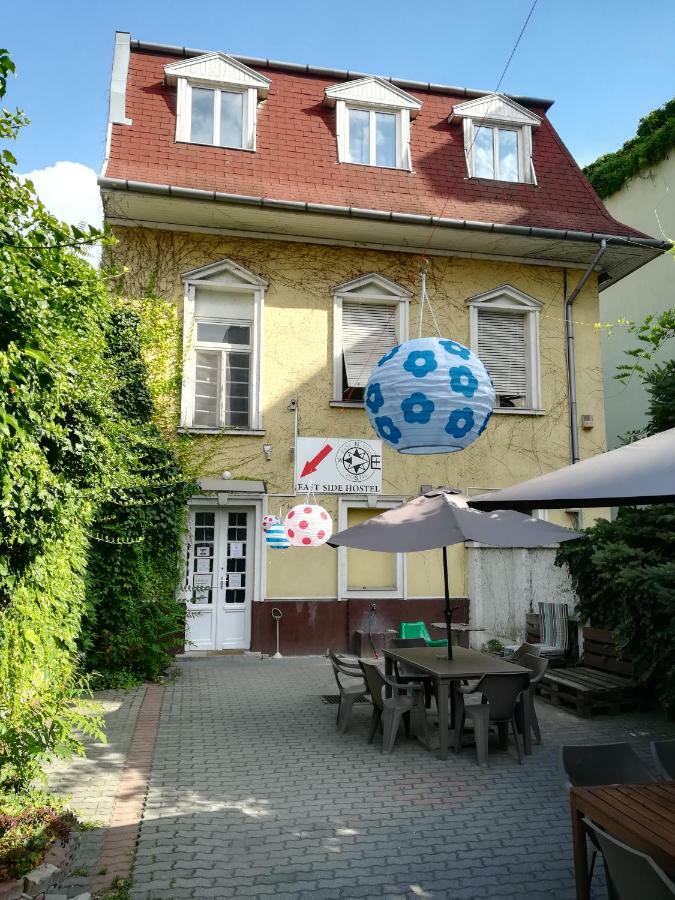Hostel East Side *