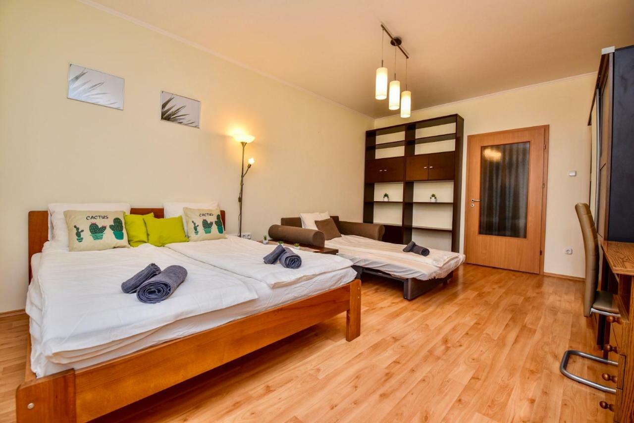 Cappuccino With Balcony And Free Parking Apartment Budapest