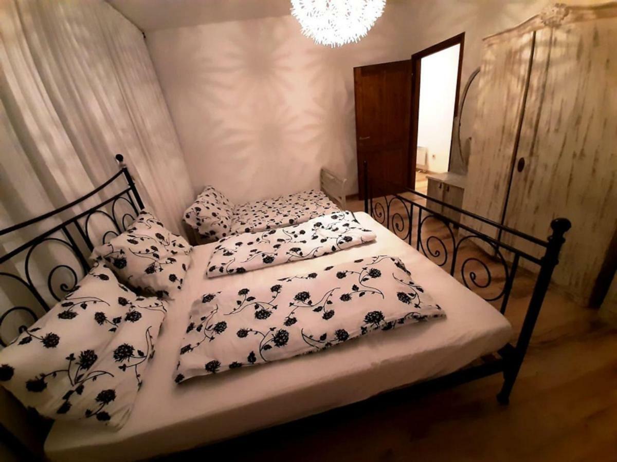2 Bedroom Near Heroes Square Apartament