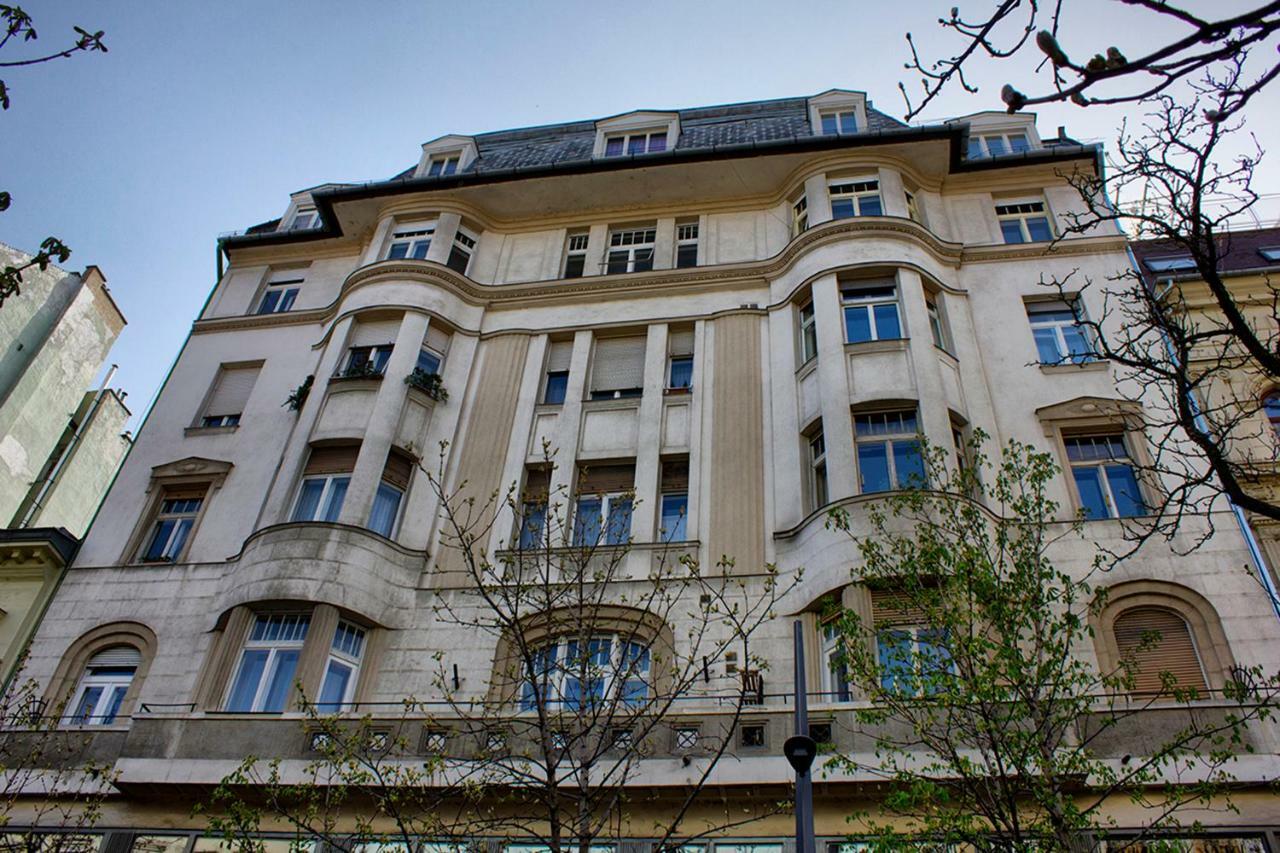 Deluxe In The Heart Of The * Budapest