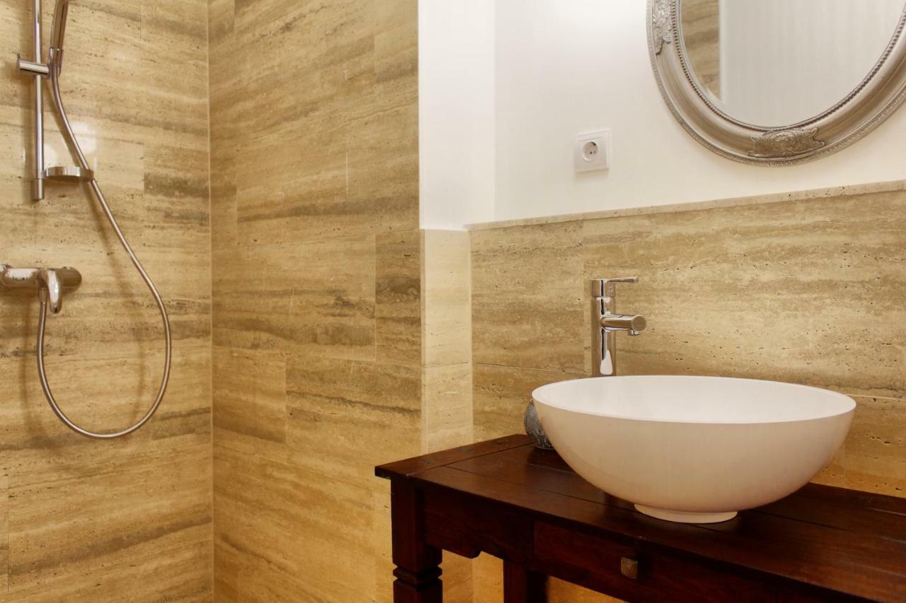 Deluxe In The Heart Of The Budapest