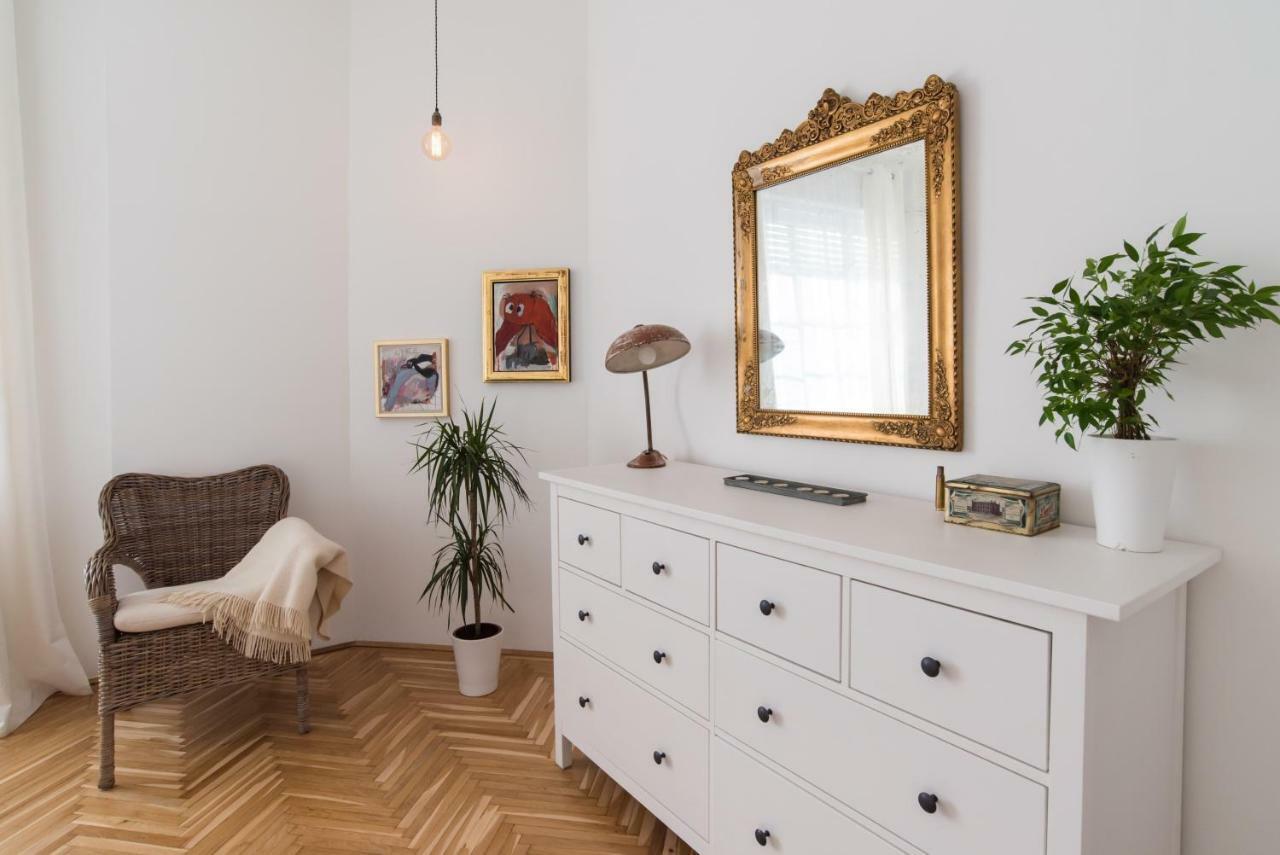 Apartment Klauzal W/3 Bedrooms, French Balcony Budapest