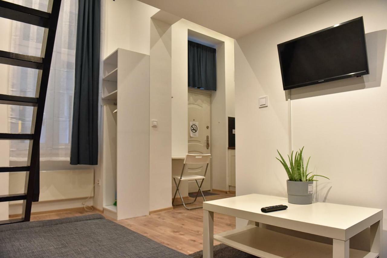 Apartment Welcome - A Studio Apt In District 7