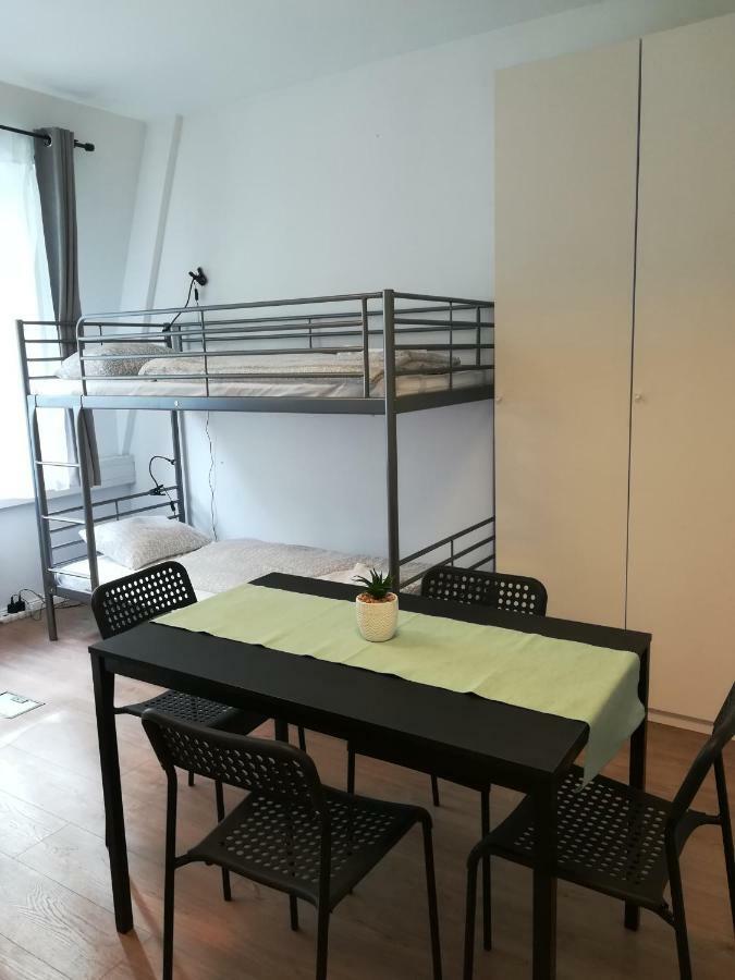 East Side Hostel *