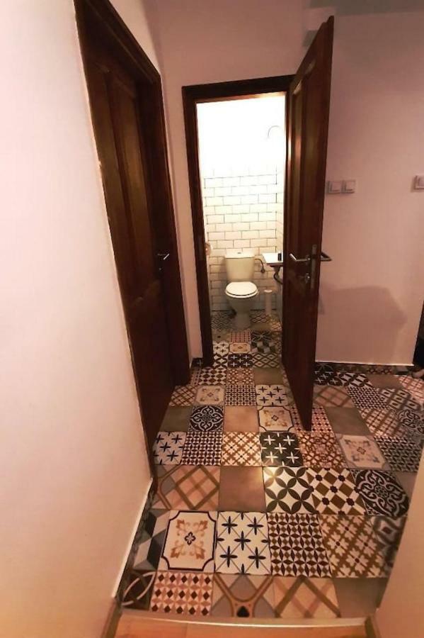 2 Bedroom Near Heroes Square *