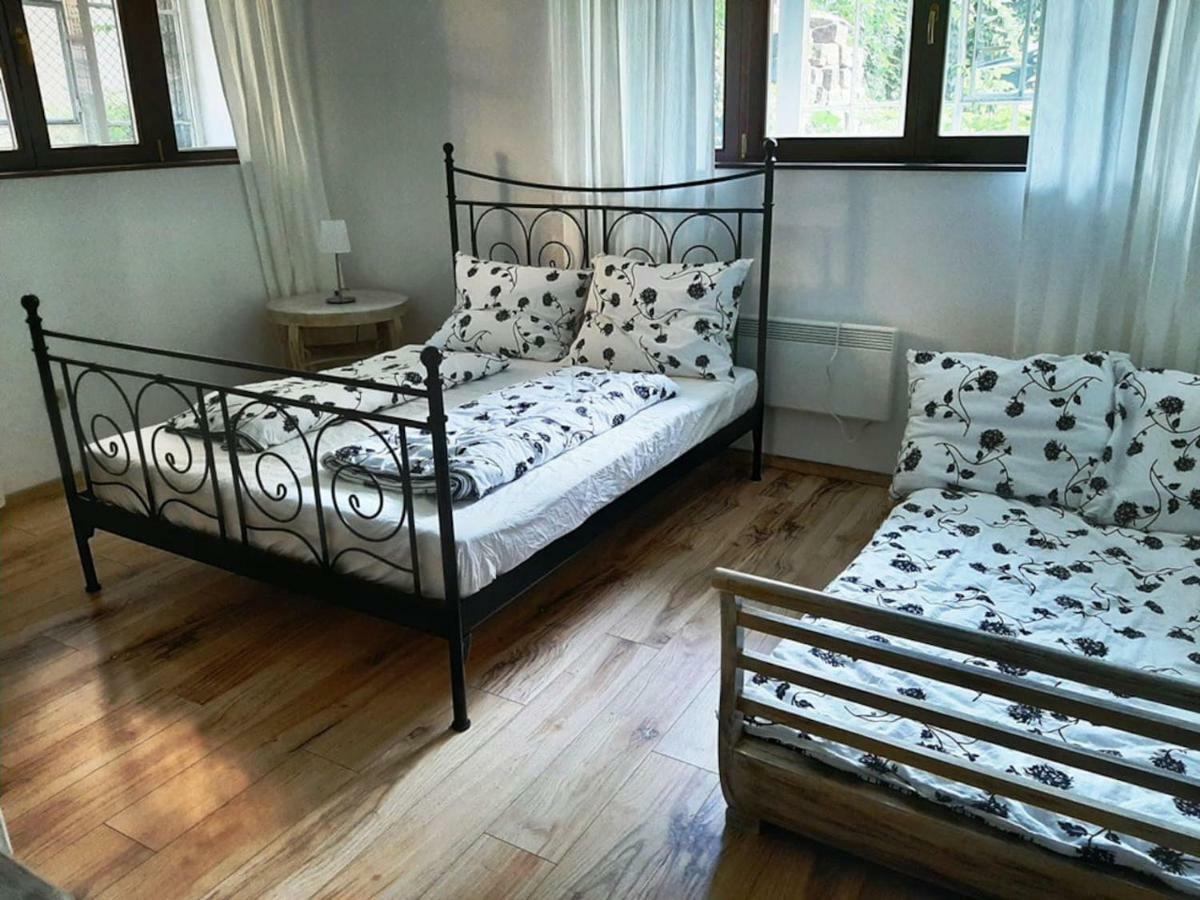 2 Bedroom Near Heroes Square Apartament *