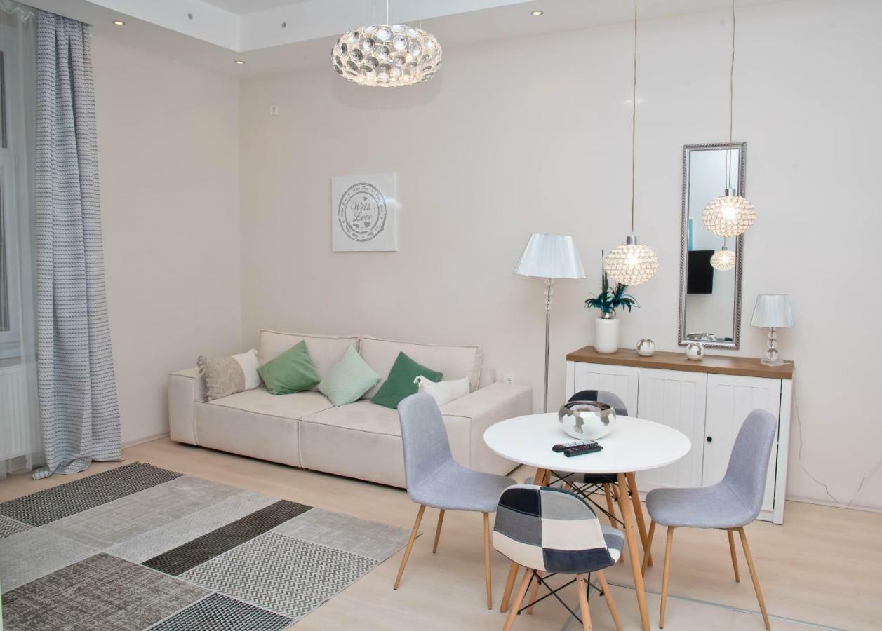 Kalvin Square River Side Danube Apartment