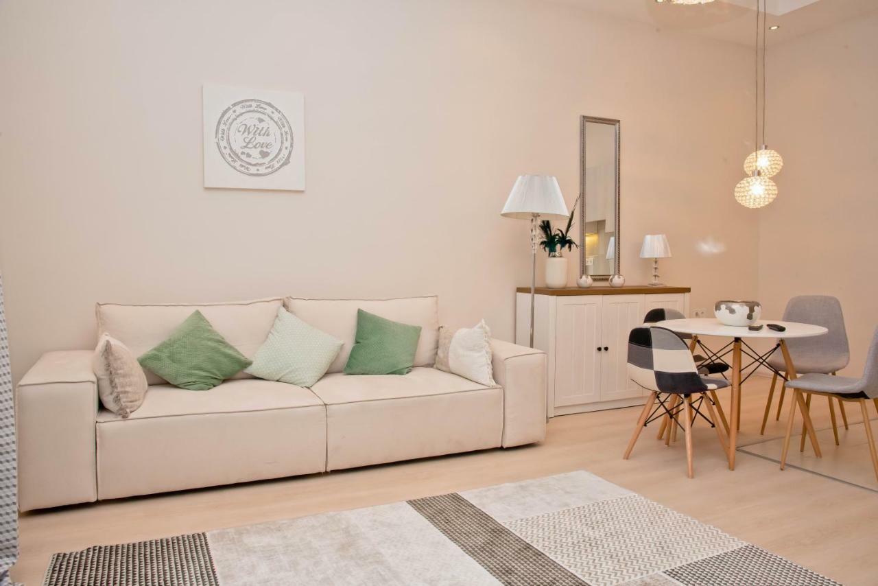 Kalvin Square River Side Danube Apartment