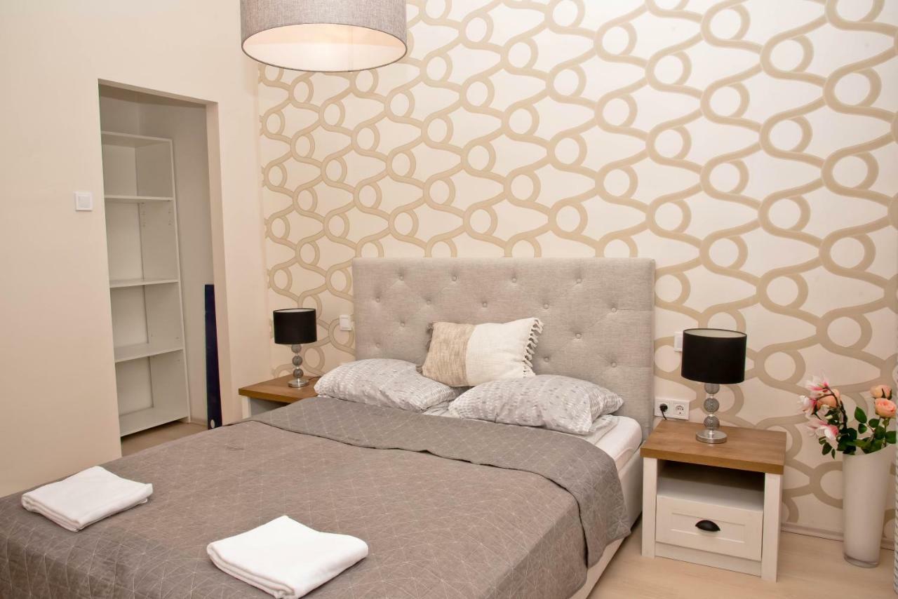 Kalvin Square River Side Danube Apartment Budapest