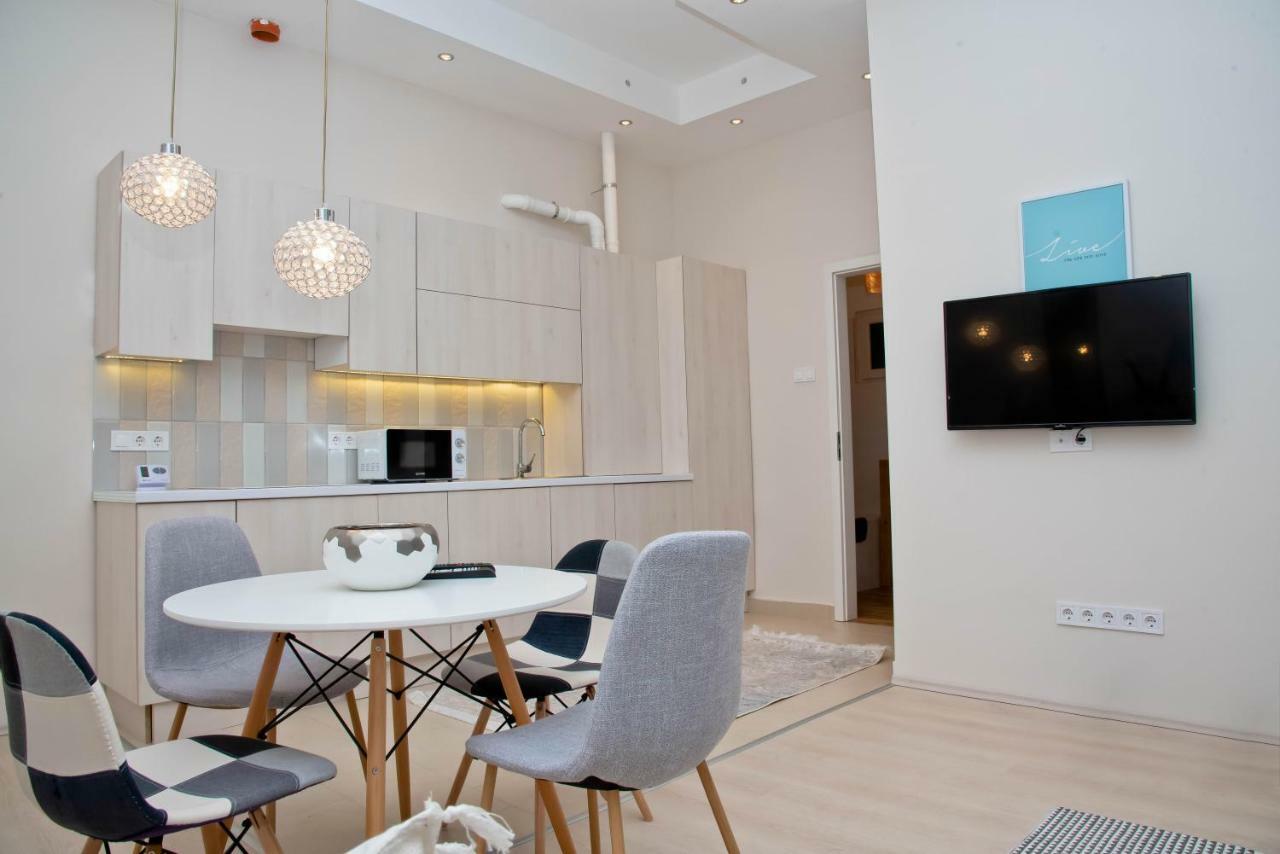 Kalvin Square River Side Danube Apartment *