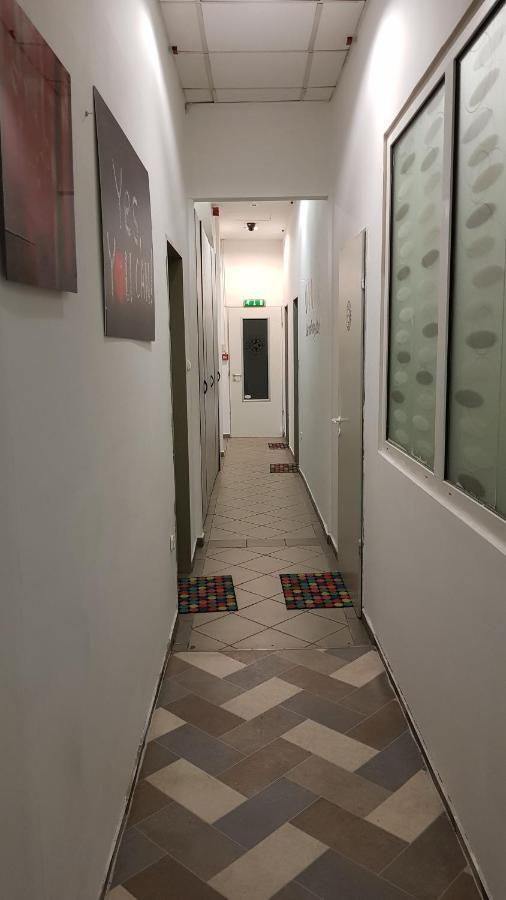 East Side Hostel *