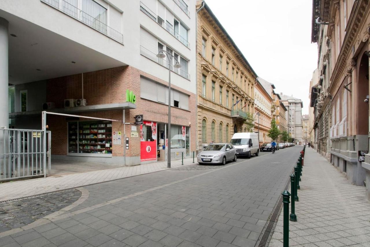 Modern Four Bedroom In Palace District Appartement