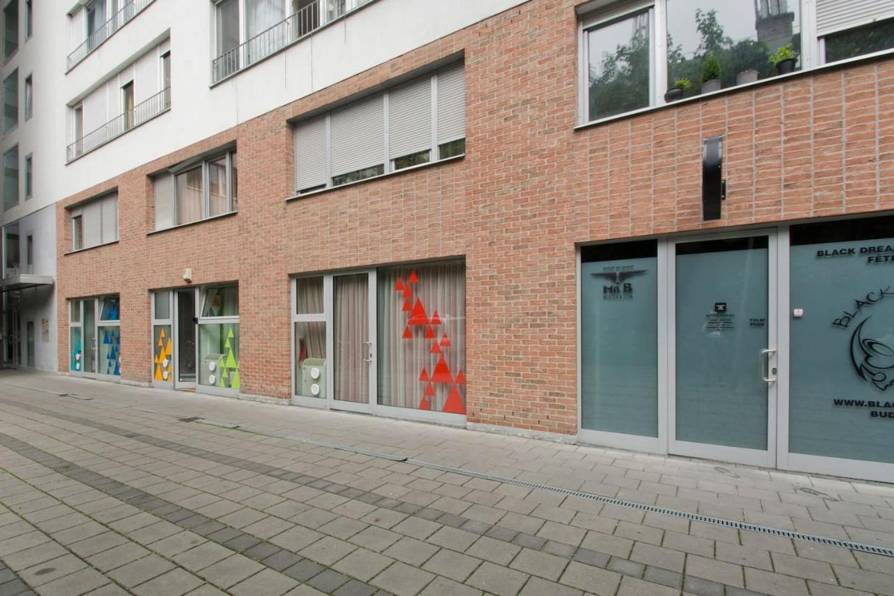 Modern Four Bedroom In Palace District *