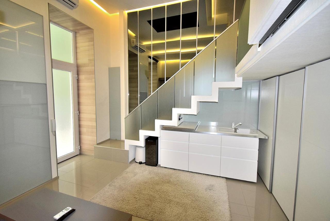 Apartment Small Sziv 3 *