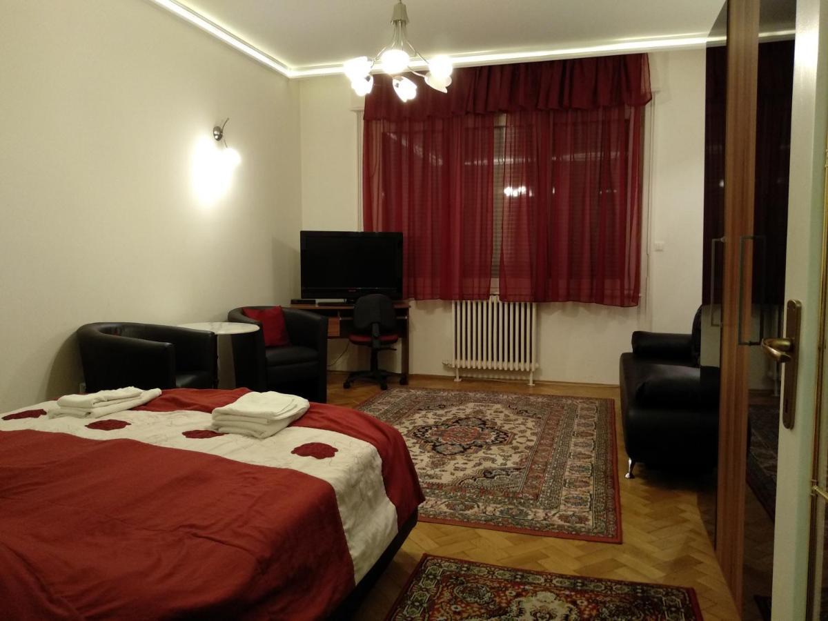 Gyoengyi * Budapest