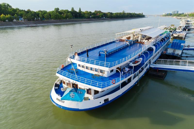 Fortuna Boat Botel 3*