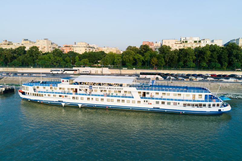 Fortuna Boat Botel Budapest