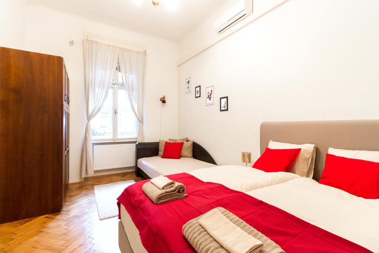 Apartamento Beautiful Spacious Three-room Close To Buda Castle *