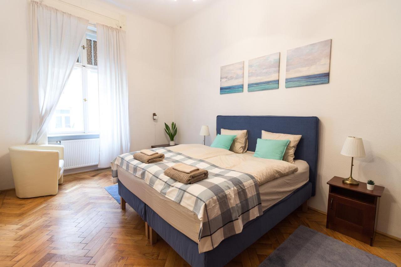 Beautiful Spacious Three-room Close To Buda Castle Budapest