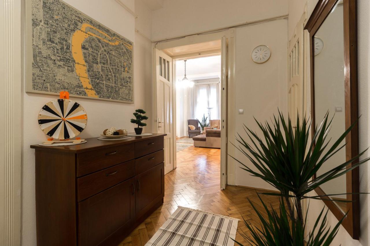 Beautiful Spacious Three-room Close To Buda Castle *