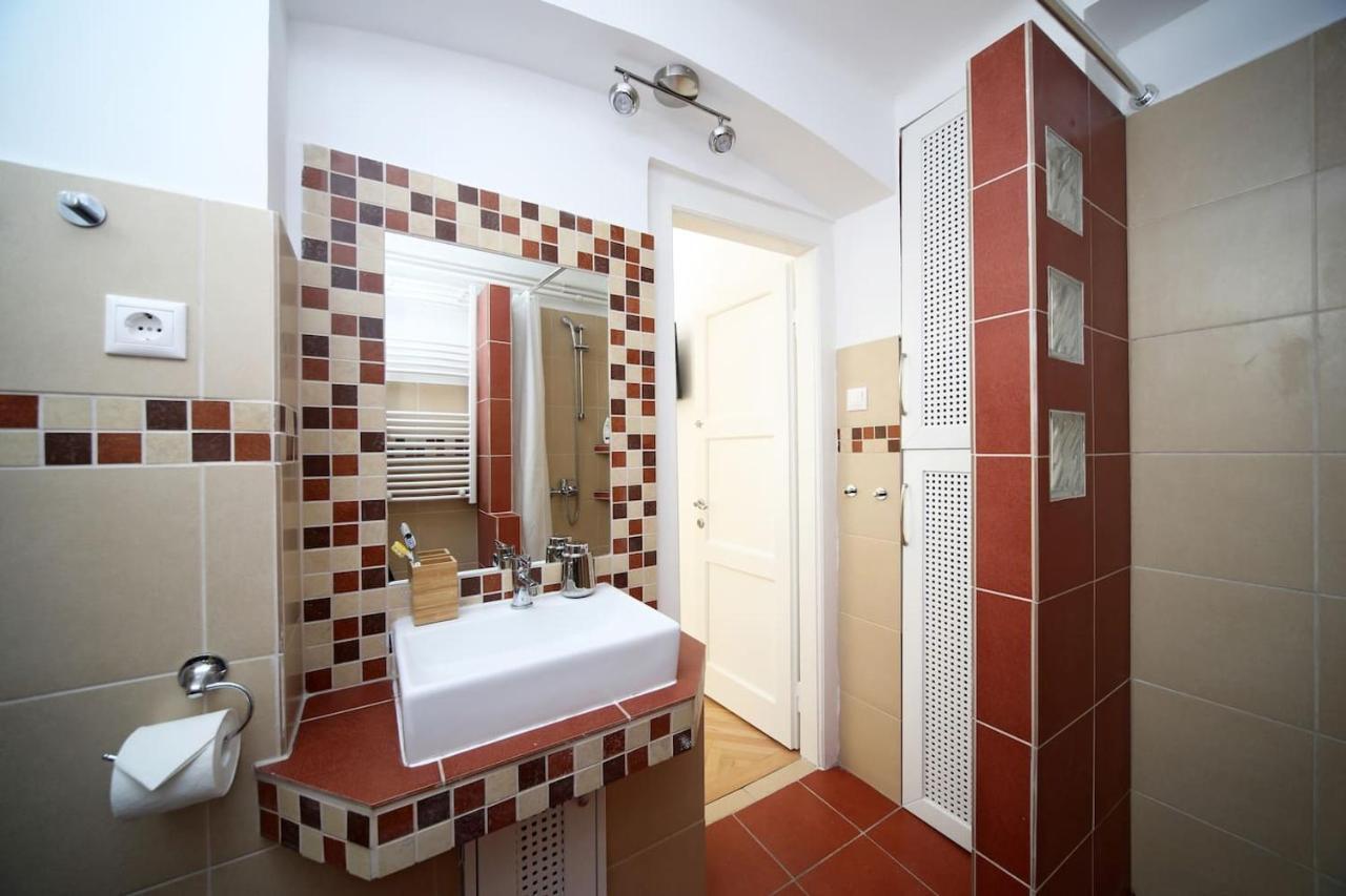 Central Apartman 3 Bdr, 2 Bath+3a/c+free Parking+quite * Budapeszt