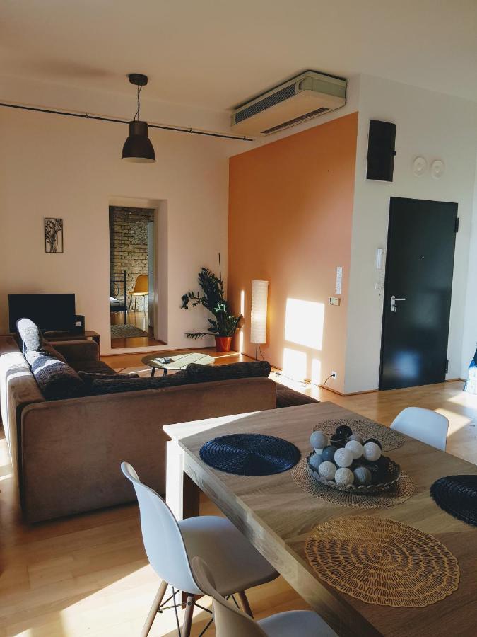 Apartman Tinodi Utca 1-3 *
