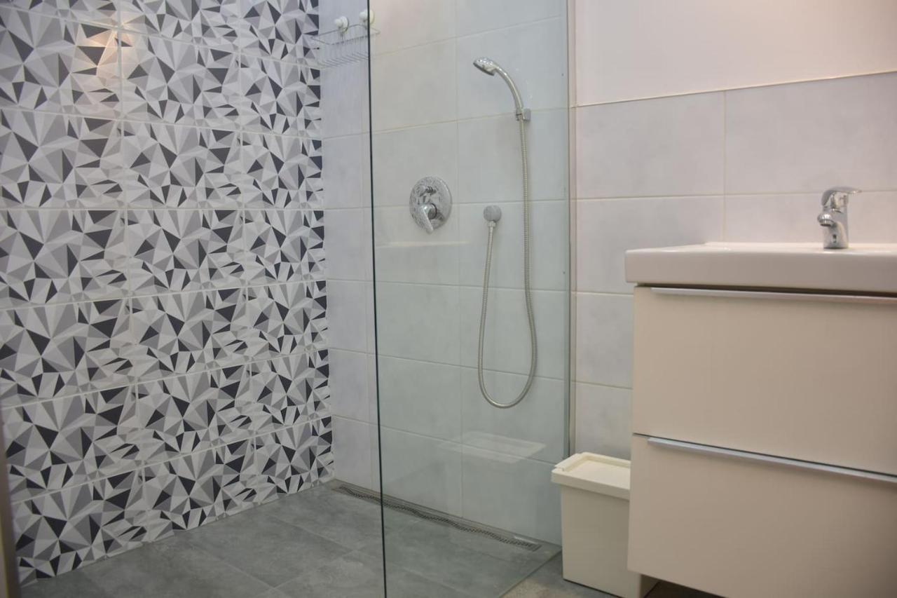 Central Apartman 3 Bdr, 2 Bath+3a/c+free Parking+quite Apartament Budapeszt