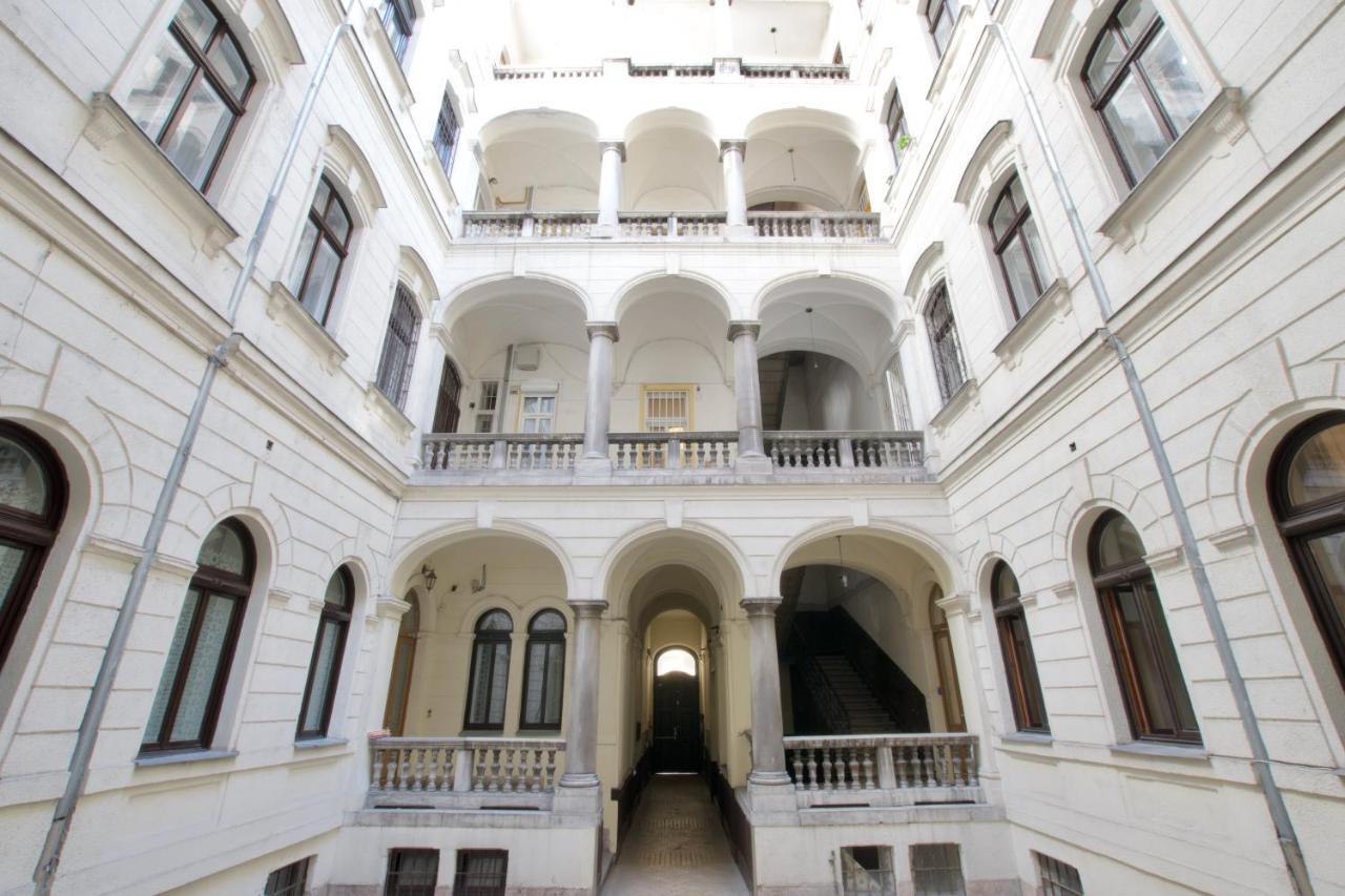 St. King 1 By Hi5 Apartament Budapeszt
