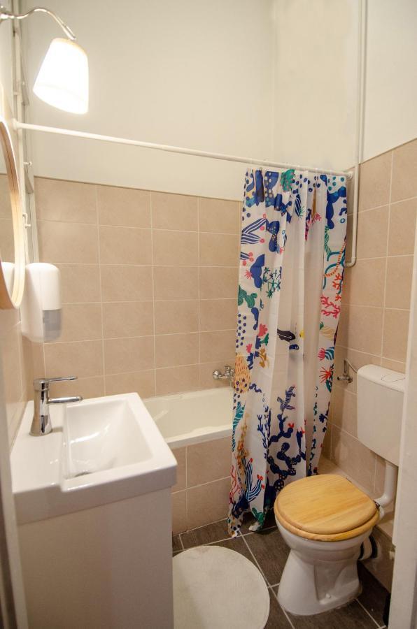 Hostal Goodmo House