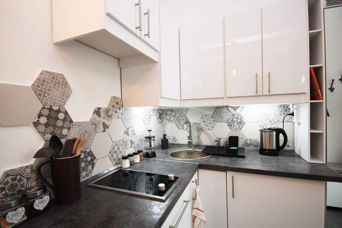 Apartament Lovely Downtown In *