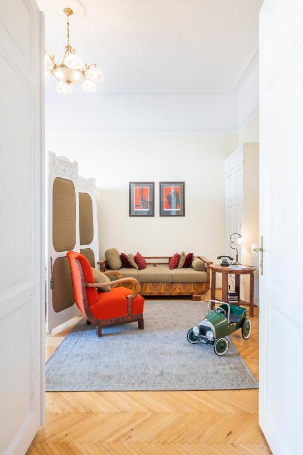 Stunning Spacious Art Nouveau Apart , Grand Piano