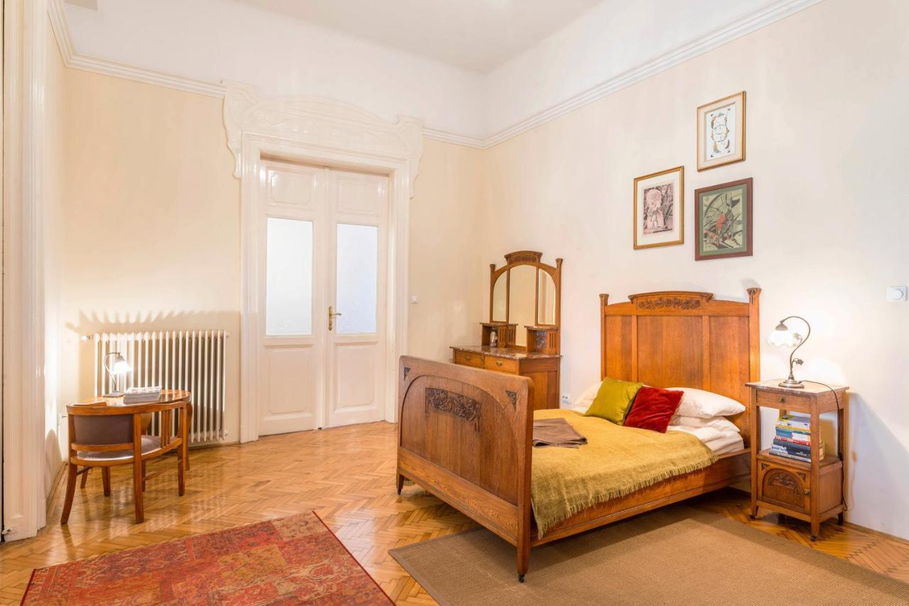 Stunning Spacious Art Nouveau Apart , Grand Piano *