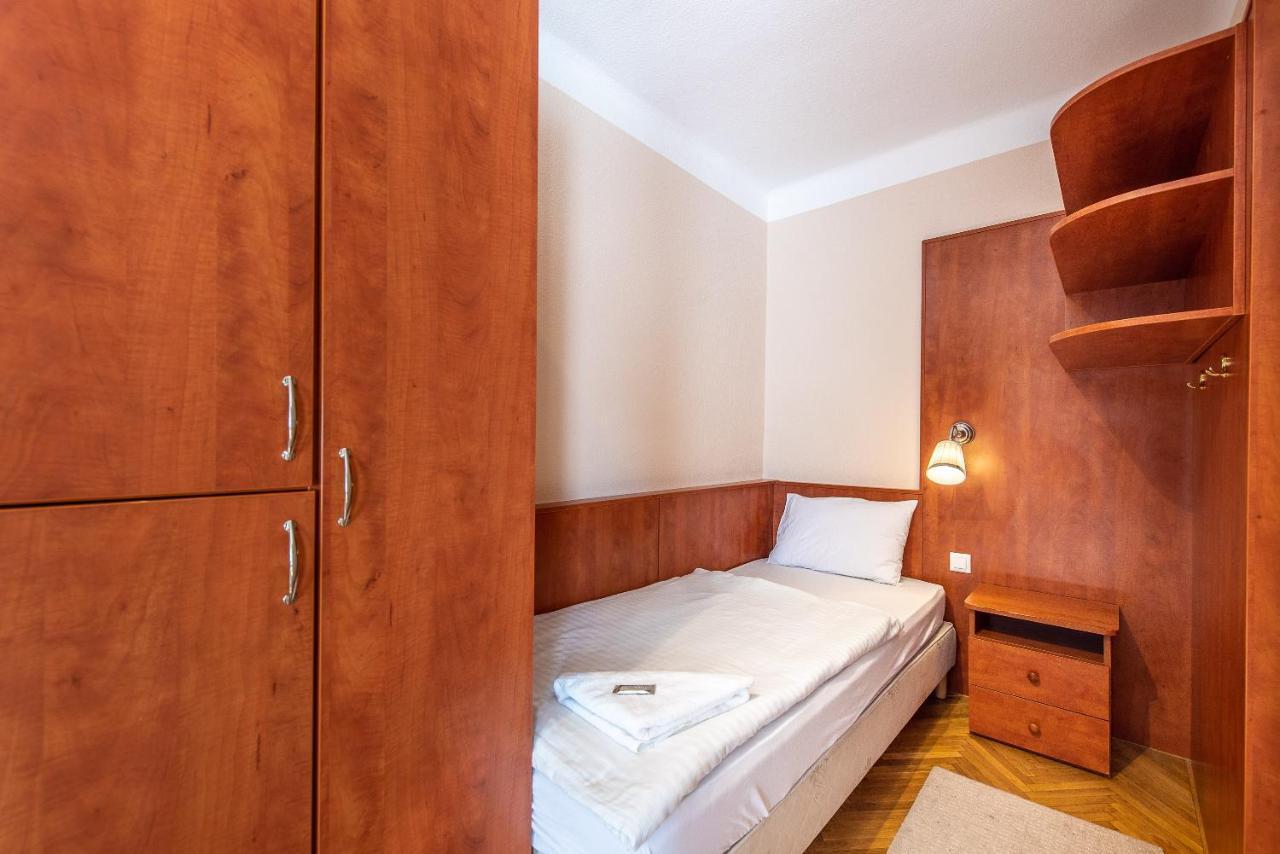 Korona Panzio Bed & Breakfast