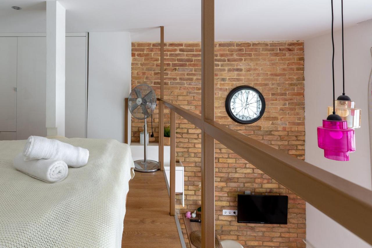 Apartment Dream In The Walking Street