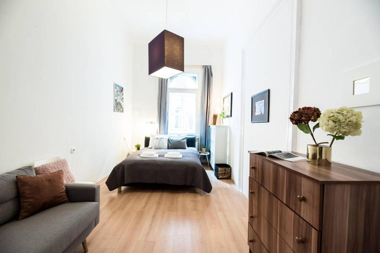 Cosy And Central With 4 Bedrooms And A/c Budapest