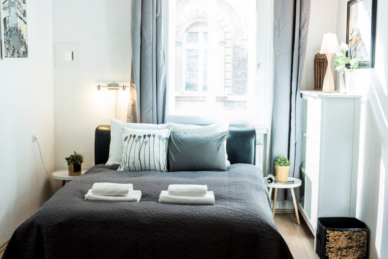 Cosy And Central With 4 Bedrooms And A/c