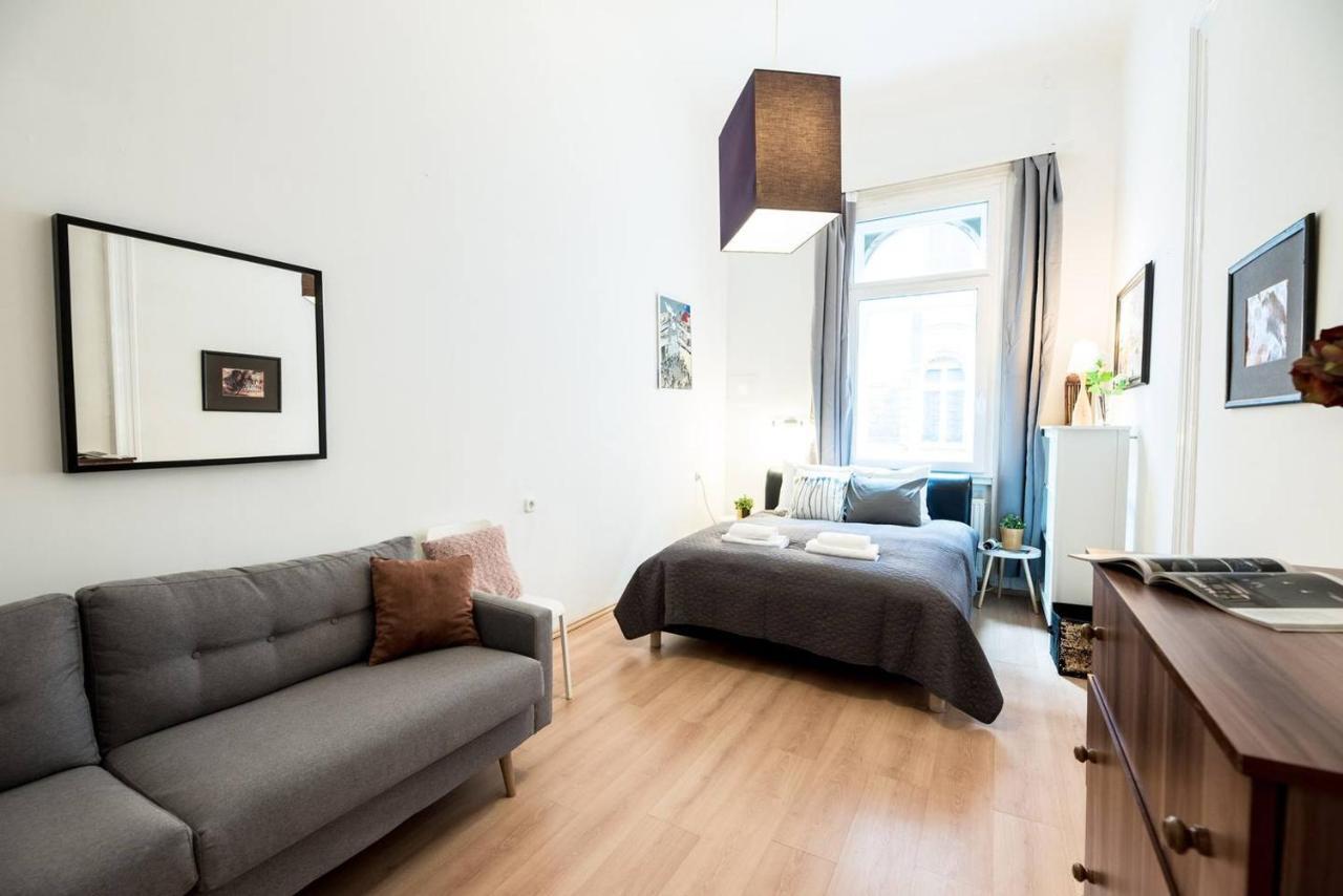 Cosy And Central With 4 Bedrooms And A/c Lejlighed