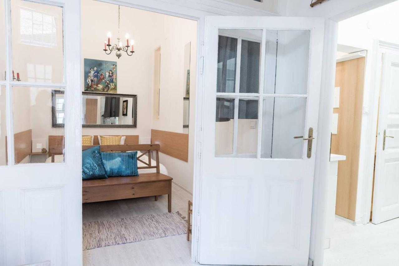 Cosy And Central With 4 Bedrooms And A/c Budapest