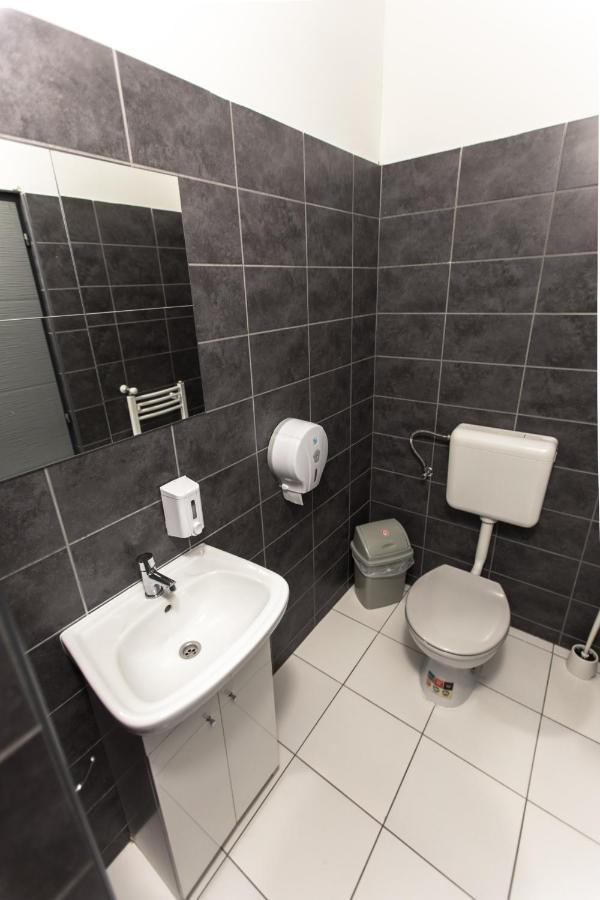 Hostal Goodmo House