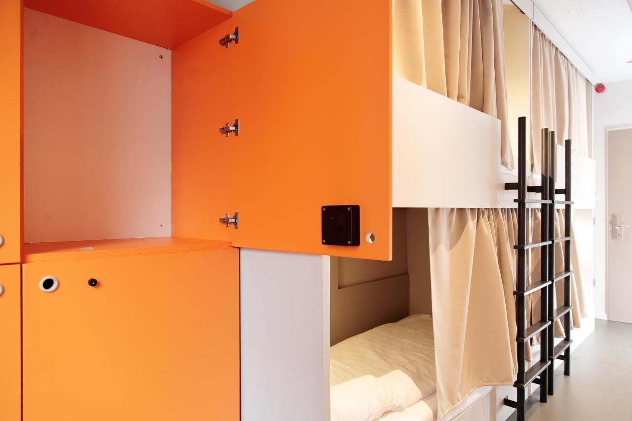 Maverick Market Hostal