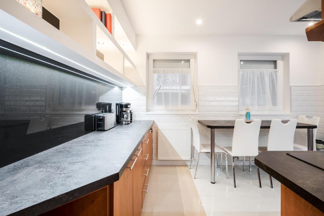 Bpr Garay With Rooftop Terrace & A/c