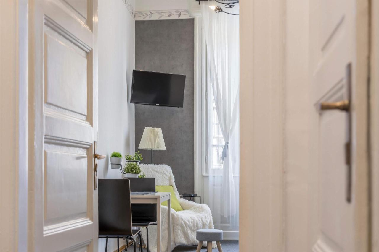 April Studio On The City Center * Budapest