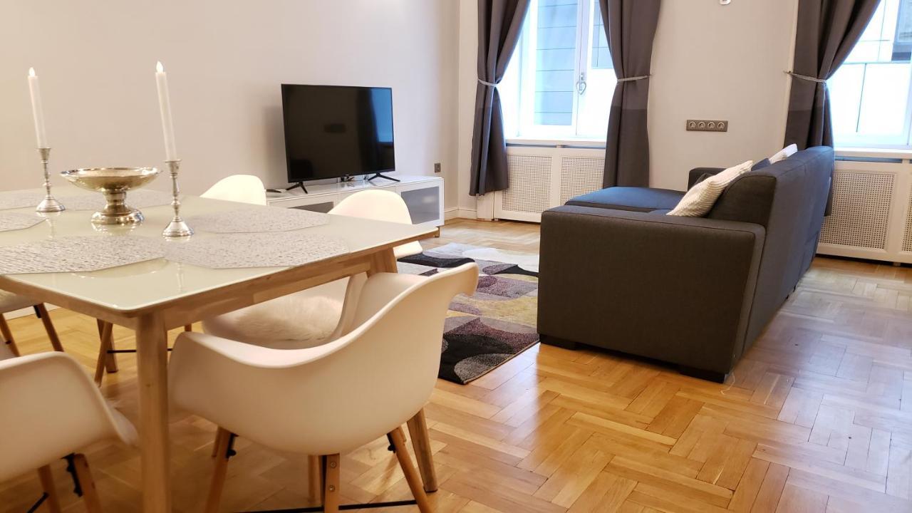 Supreme Center Apartment *