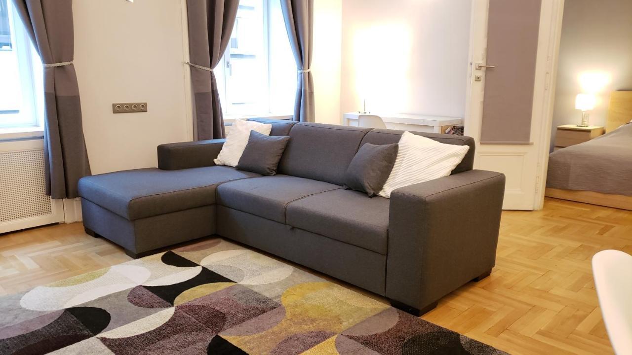 Supreme Center Apartment
